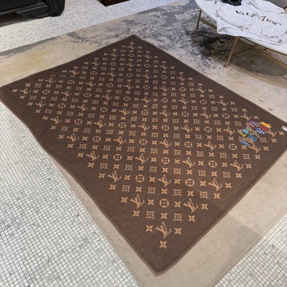 Louis Vuitton x NBA Lettering Brown Wool Cashmere Neo Monogram Blanket - Picture 11 of 13